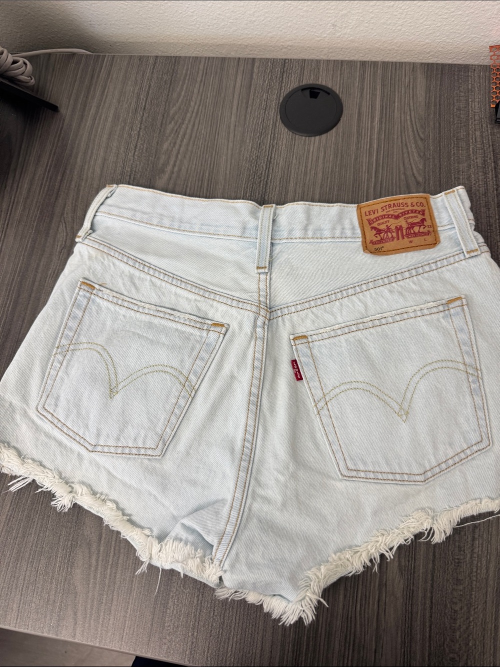 Levi’s 501 Women’s Denim Shorts size 28 - Picture 2 of 3
